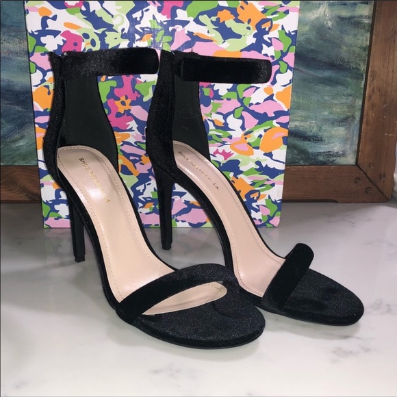 Black velvet ankle strap heels - Picture 2 of 8